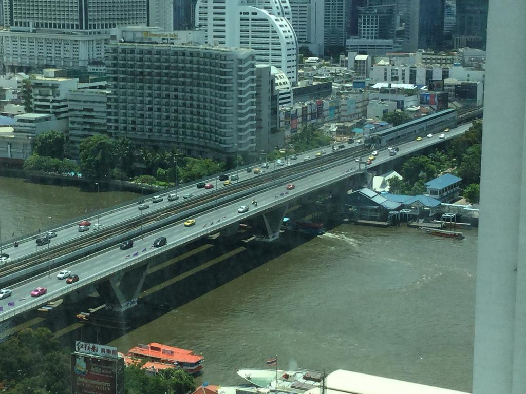Baan Sathorn Riverfront Bangkok Zimmer foto