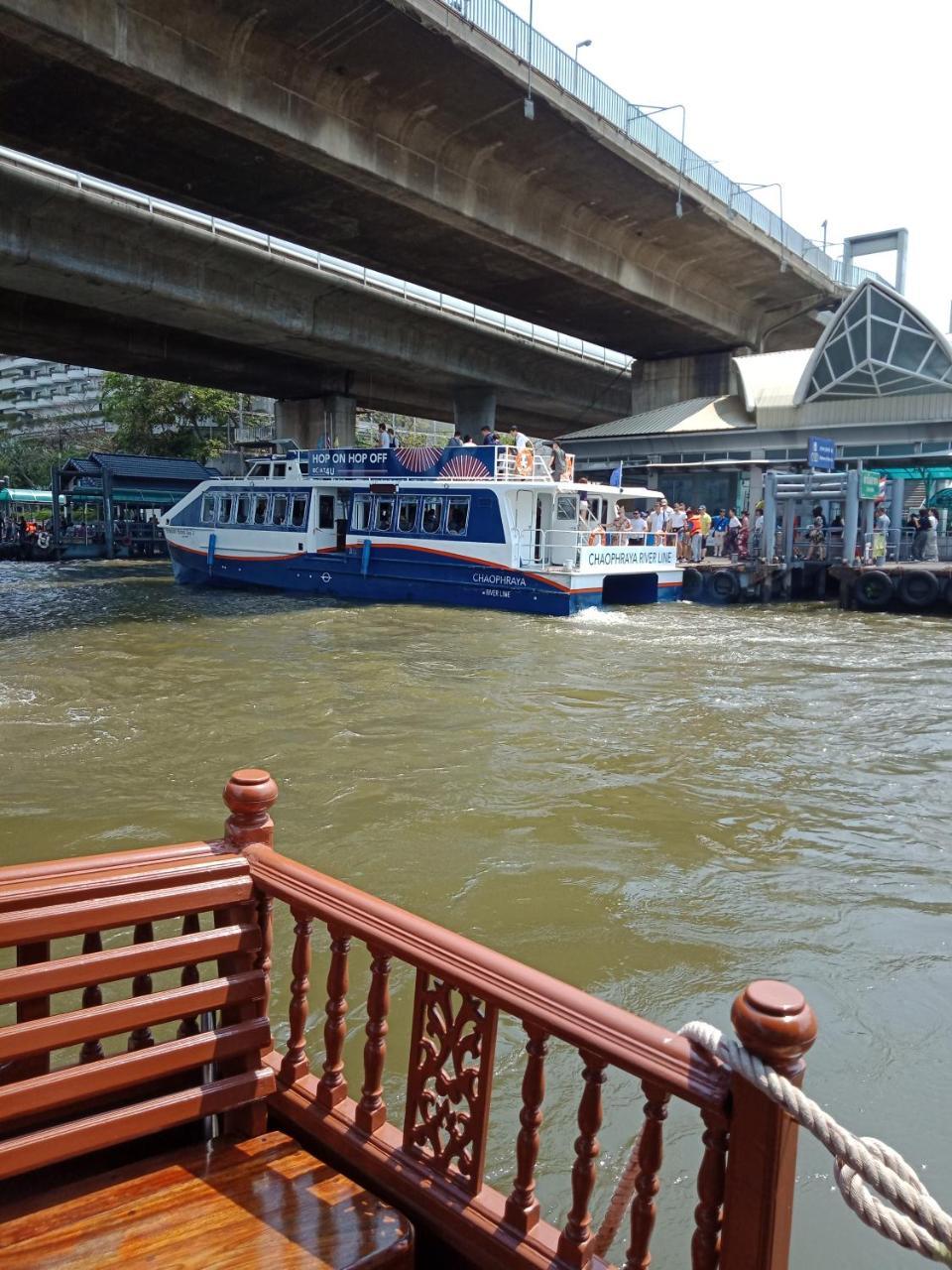 Baan Sathorn Riverfront Bangkok Exterior foto